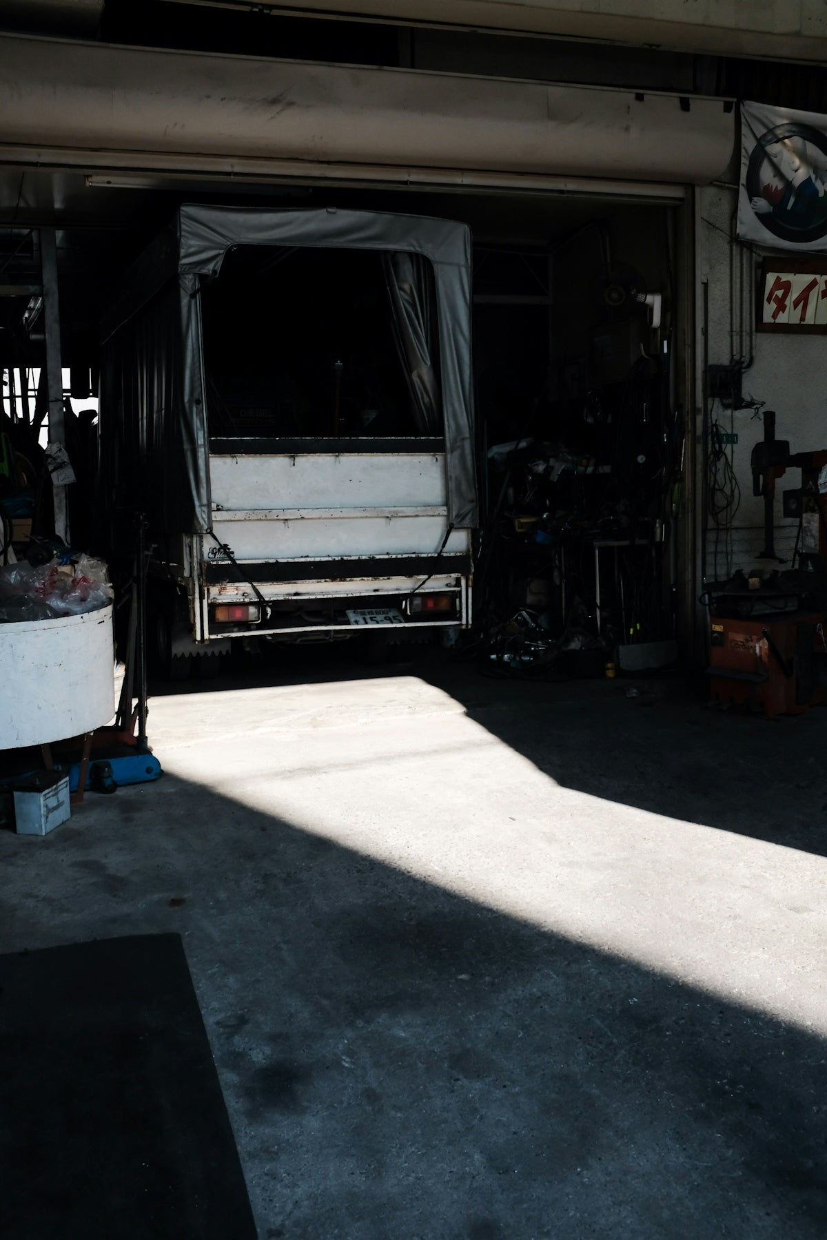 white and black trailer truck